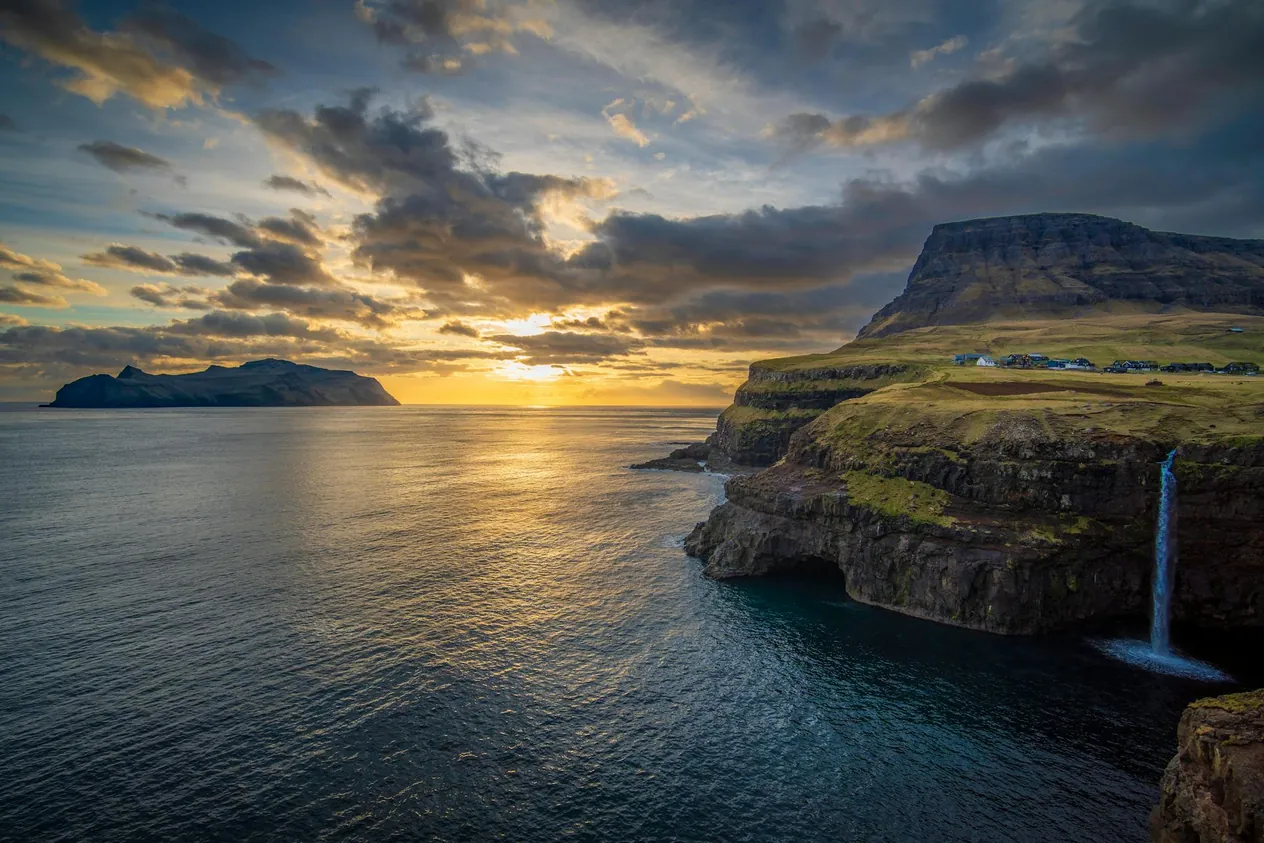 Sunset at the spectacular Múlafossur waterfall in the Faroe Islands