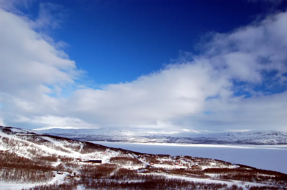 Snow covered hiking trail on Nuolja near Björkliden