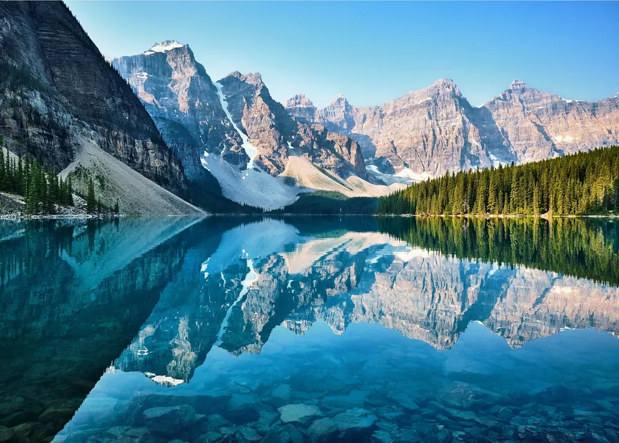 Moraine Lake, Canada. The Color of the lake is so beautiful!