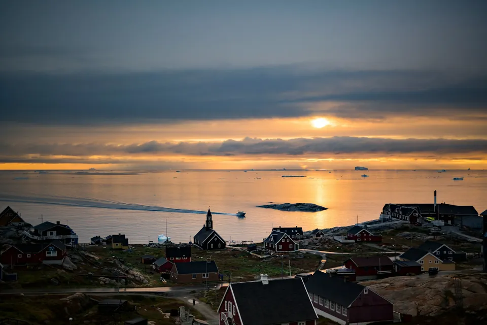 Midnight sun in Ilulissat